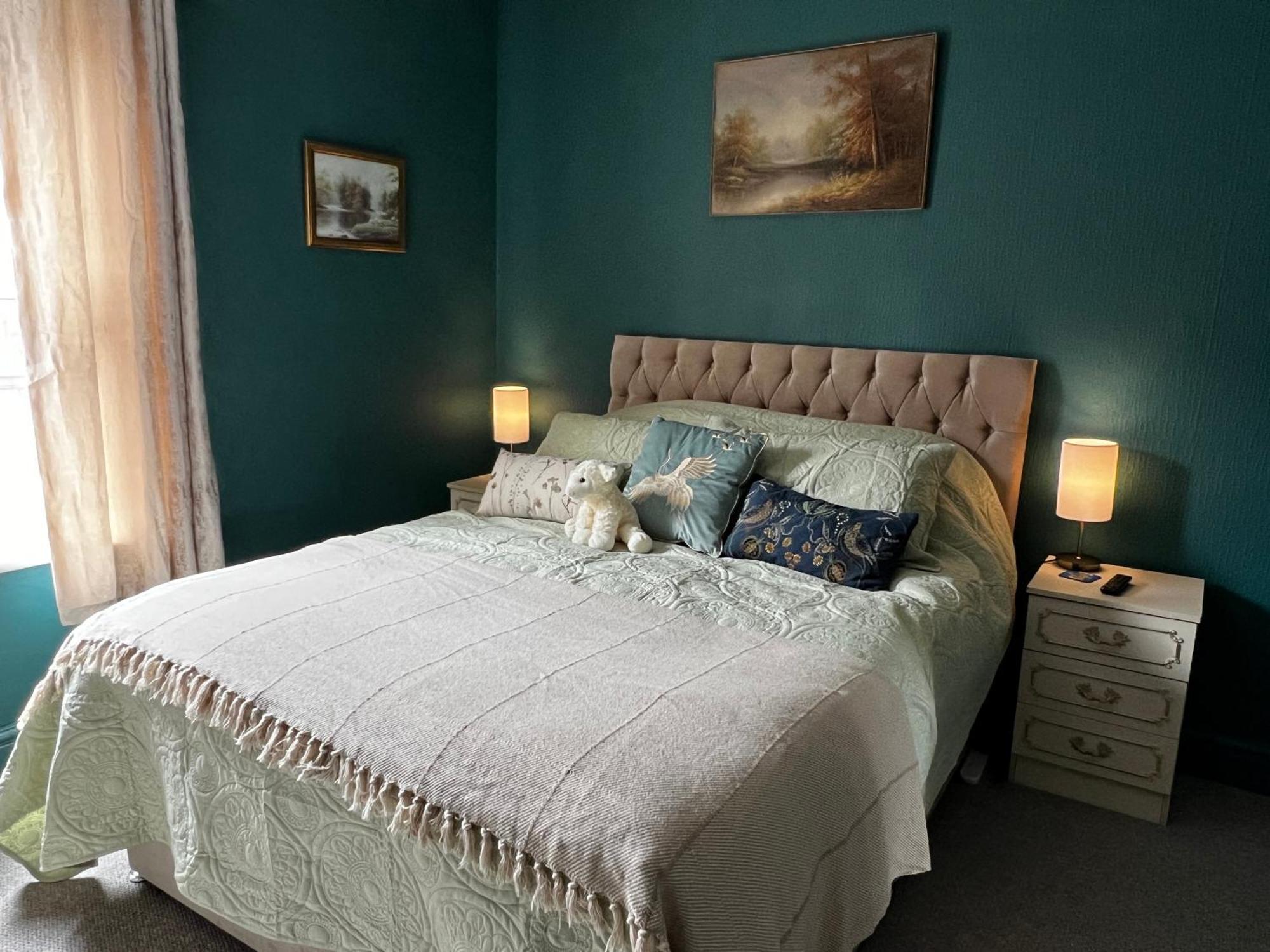 Robin'S Hollow: 2Bd Home Near Wrexham Afc Eksteriør billede