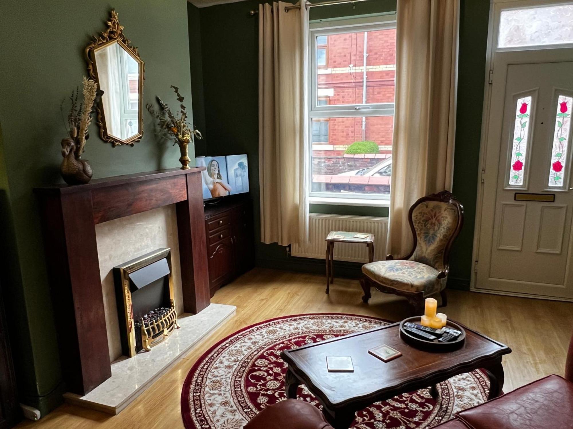 Robin'S Hollow: 2Bd Home Near Wrexham Afc Eksteriør billede