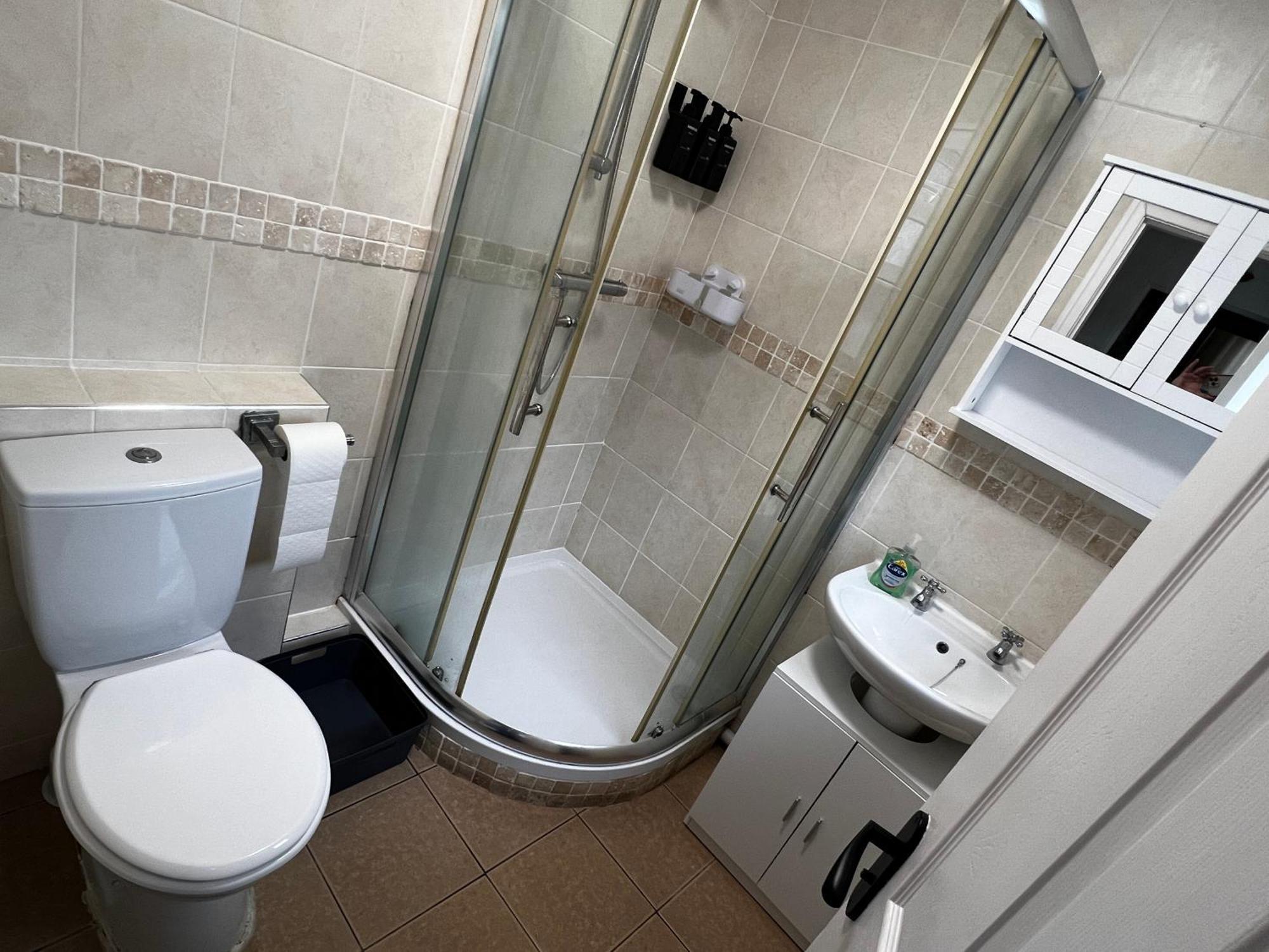 Robin'S Hollow: 2Bd Home Near Wrexham Afc Eksteriør billede
