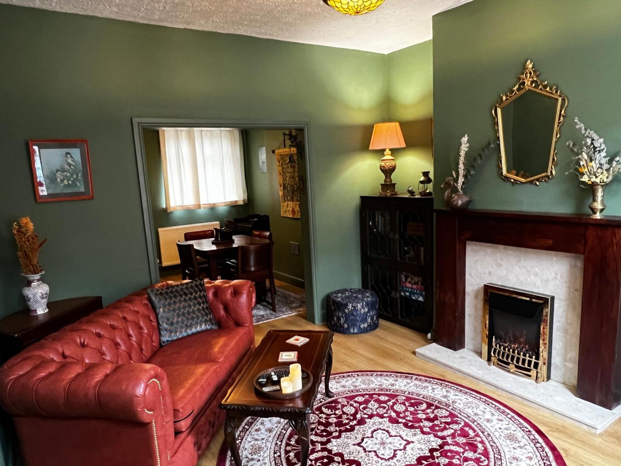 Robin'S Hollow: 2Bd Home Near Wrexham Afc Eksteriør billede