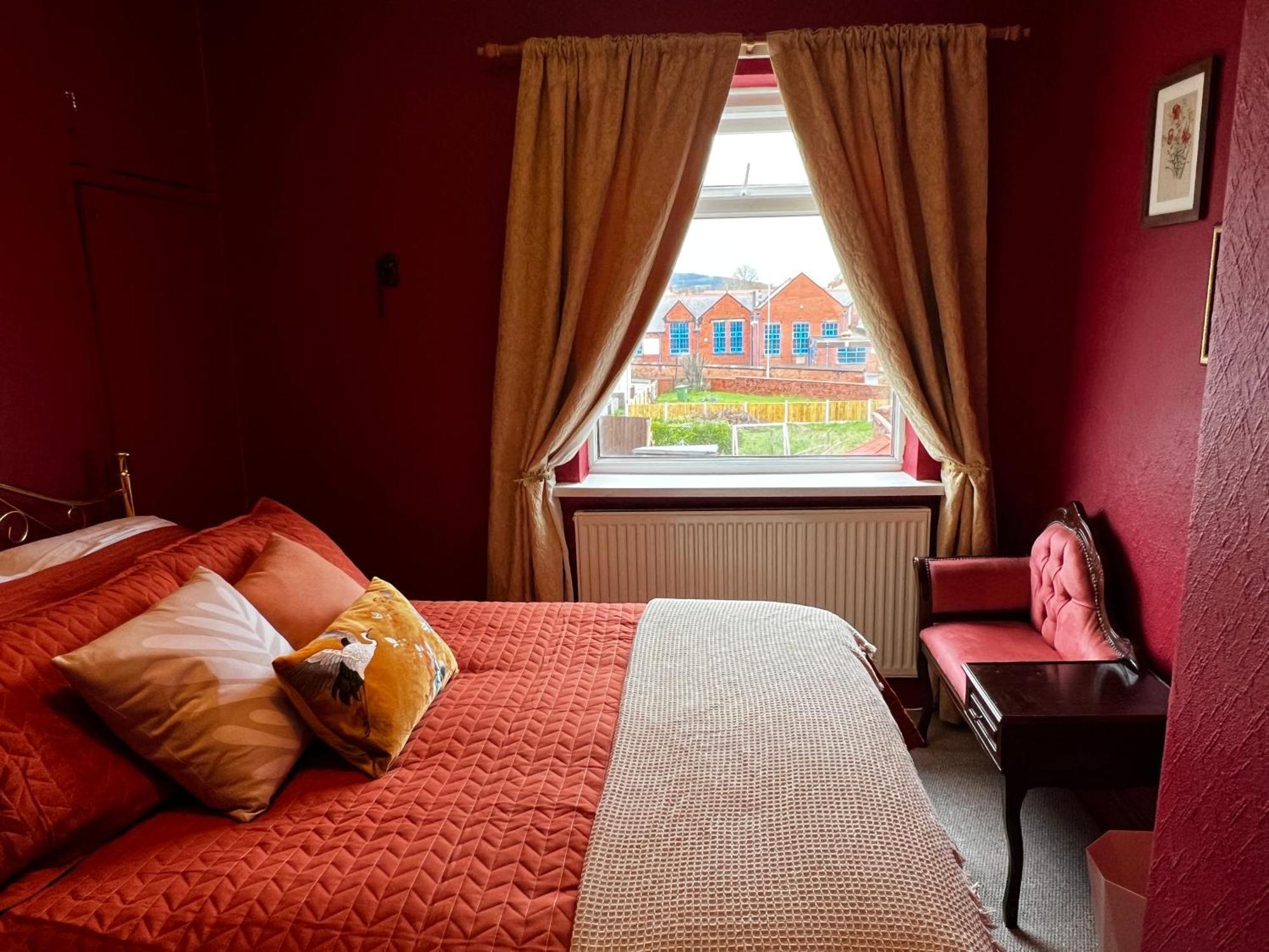 Robin'S Hollow: 2Bd Home Near Wrexham Afc Eksteriør billede