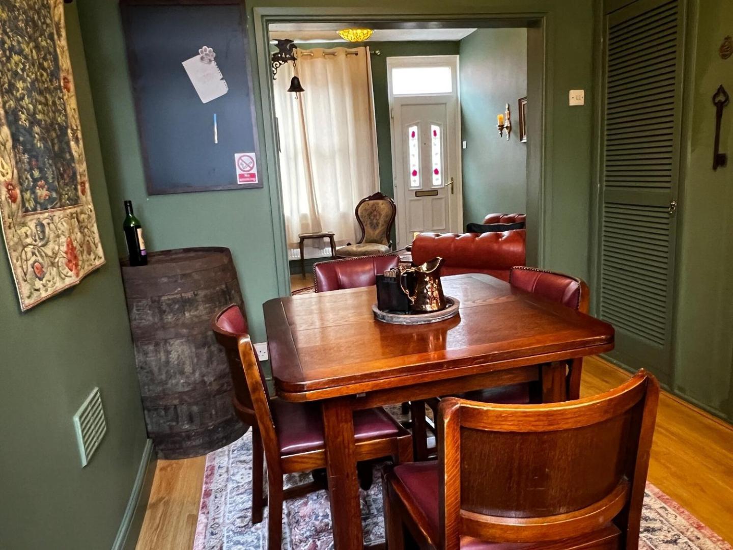 Robin'S Hollow: 2Bd Home Near Wrexham Afc Eksteriør billede